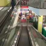 Спускаемся в низ, там ювелир.
